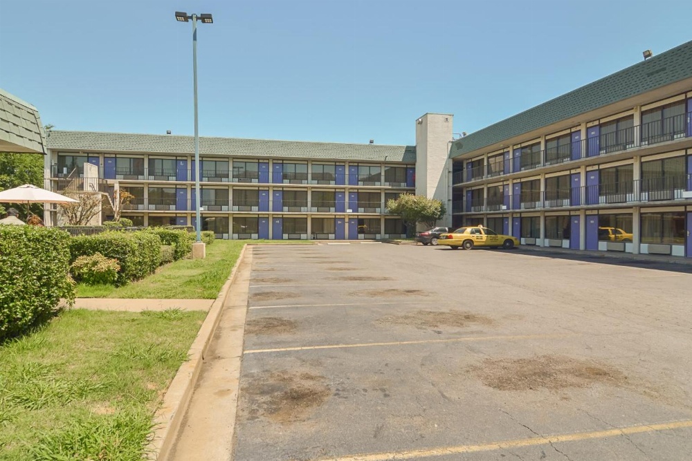 Motel 6-Little Rock, AR - West Main image